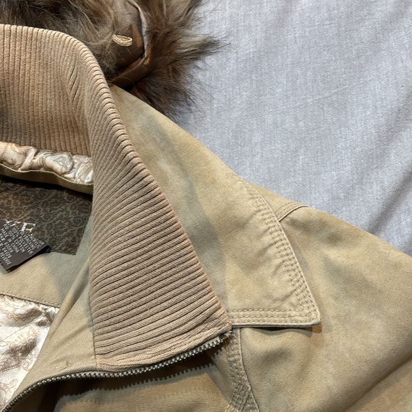 BKE Jacket Tan w camo like design Sz large NWOT removable fur collar - Picture 8 of 8
